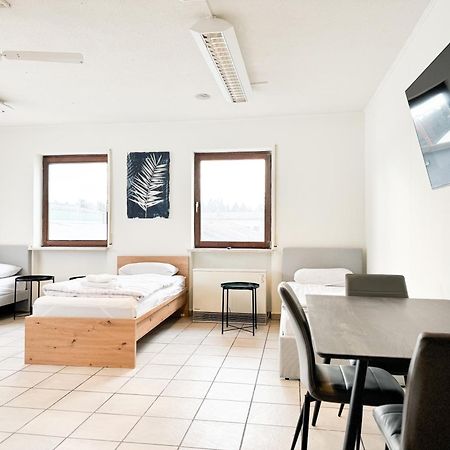 Modern Living Studios Karlsbad Exterior foto